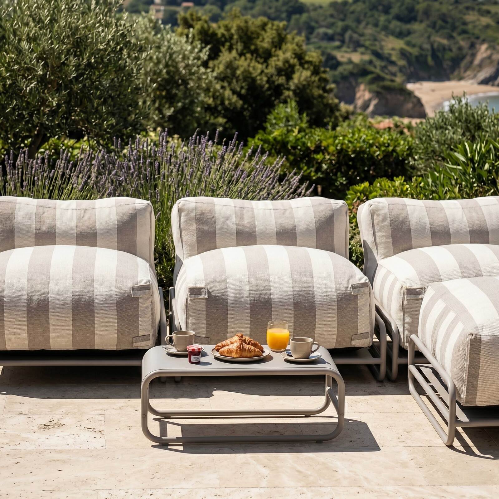 Salon de jardin modulable rayé 4 places avec structure, 3 chauffeuses, 1 pouf et table basse