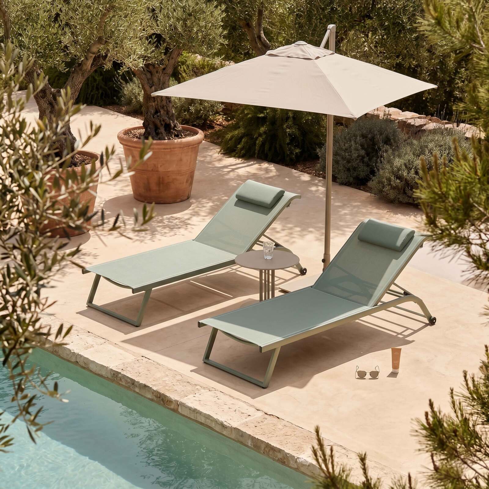 Bains de soleil aluminium et textilène inclinables 4 positions avec roues - Lot de 2