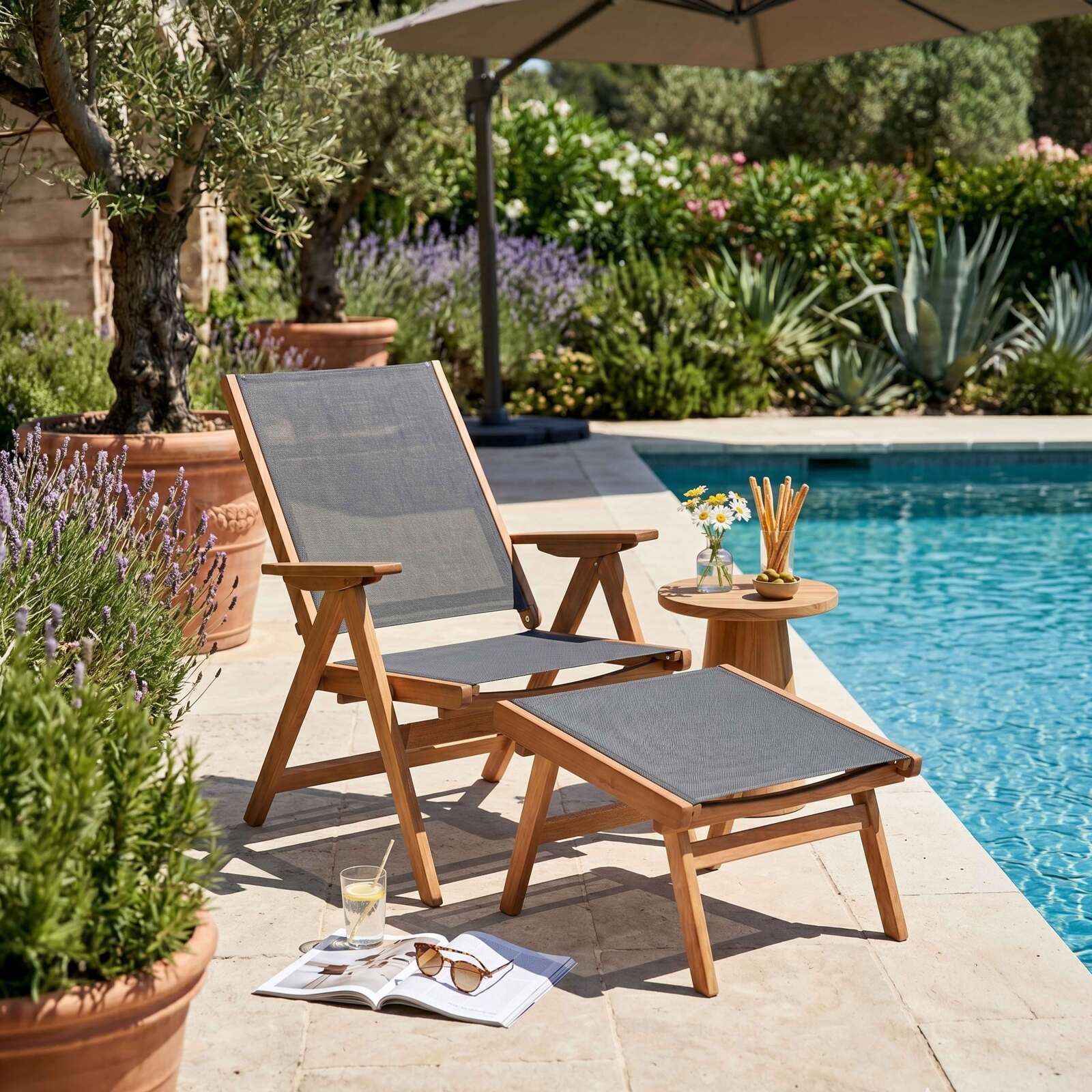 Fauteuil relax de jardin en bois d'eucalyptus avec repose-pieds