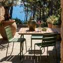 Table de jardin effet bois en métal et polywood 6 personnes 160x90 cm