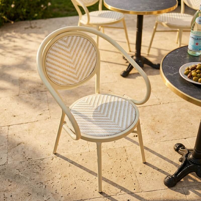 Chaise de jardin bistrot parisien en aluminium et rotin synthétique avec accoudoirs, motif en chevrons (2/7)