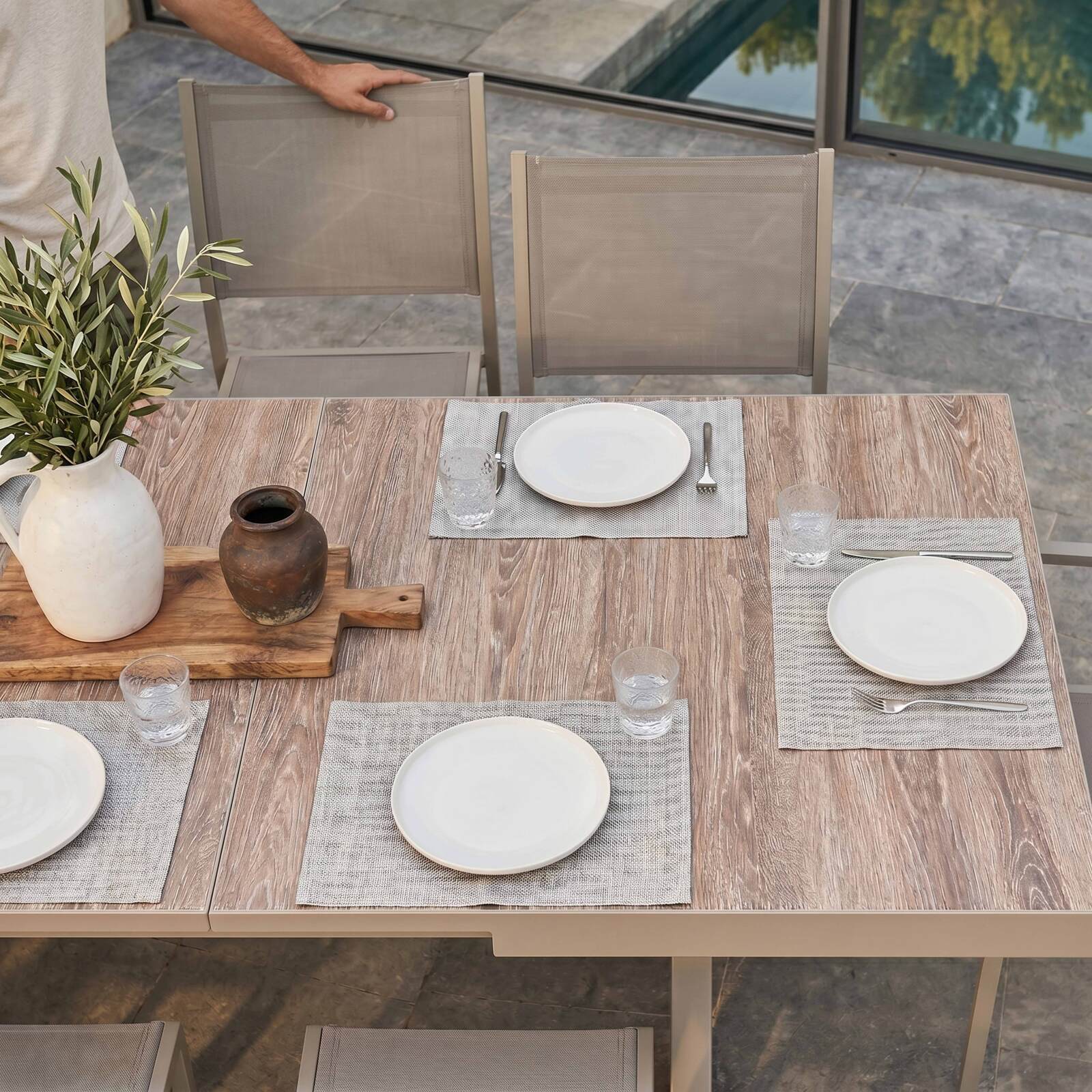 Table de jardin en aluminium et céramique effet bois 201x100 cm et 10 chaises empilables en textilène