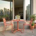 Table de jardin bistrot carrée inclinable en métal avec pied encastrable 70x70 cm et 2 chaises avec accoudoirs