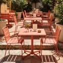 Table de jardin bistrot carrée inclinable en métal avec pied encastrable 70x70 cm et 2 chaises avec accoudoirs