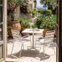 Table de jardin bistrot carrée inclinable en métal avec pied encastrable 70x70 cm et 2 chaises avec accoudoirs