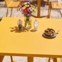 Table de jardin bistrot carré inclinable en métal avec pied encastrable 70x70 cm et 2 chaises