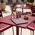 Table de jardin bistrot carré inclinable en métal avec pied encastrable 70x70 cm et 2 chaises