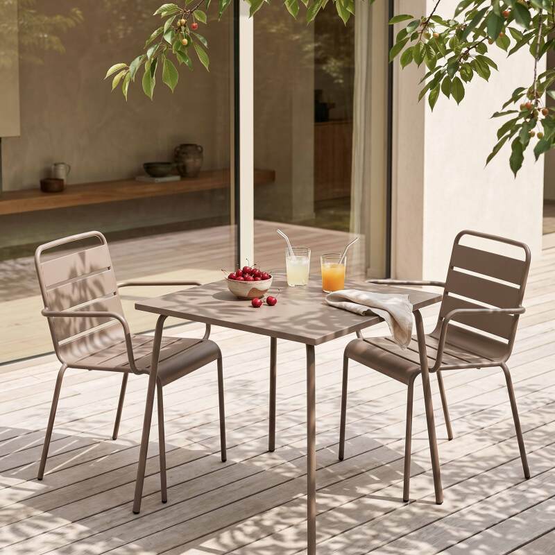 Table de jardin bistrot carrée en métal 70x70 cm et 2 chaises avec accoudoirs