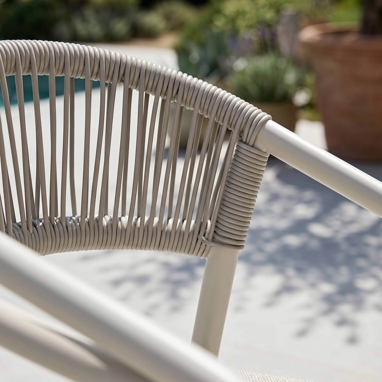 Table de jardin structure en aluminium 8 personnes 213x90 cm et 8 chaises en textilène