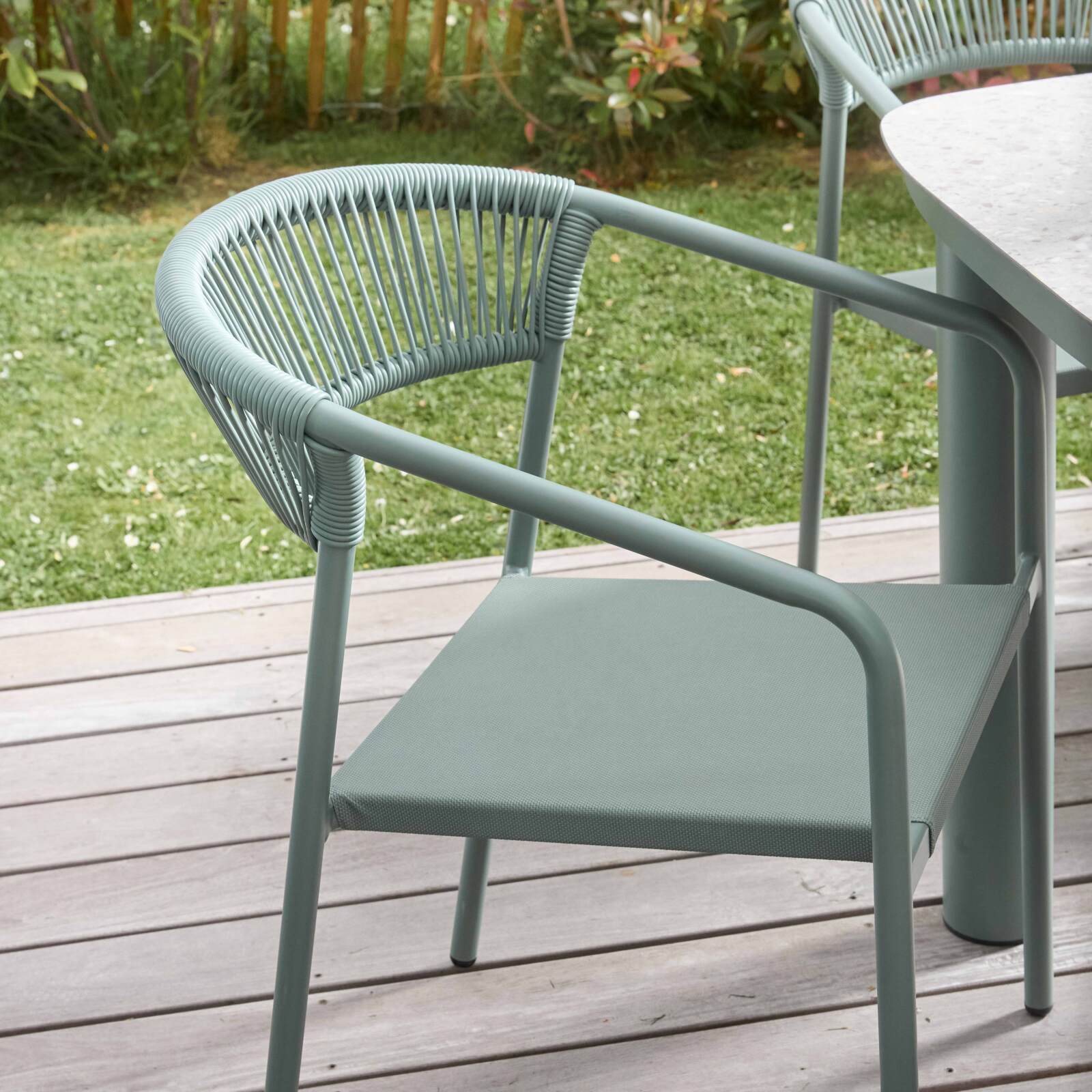Chaise de jardin en aluminium et rotin synthétique avec accoudoirs
