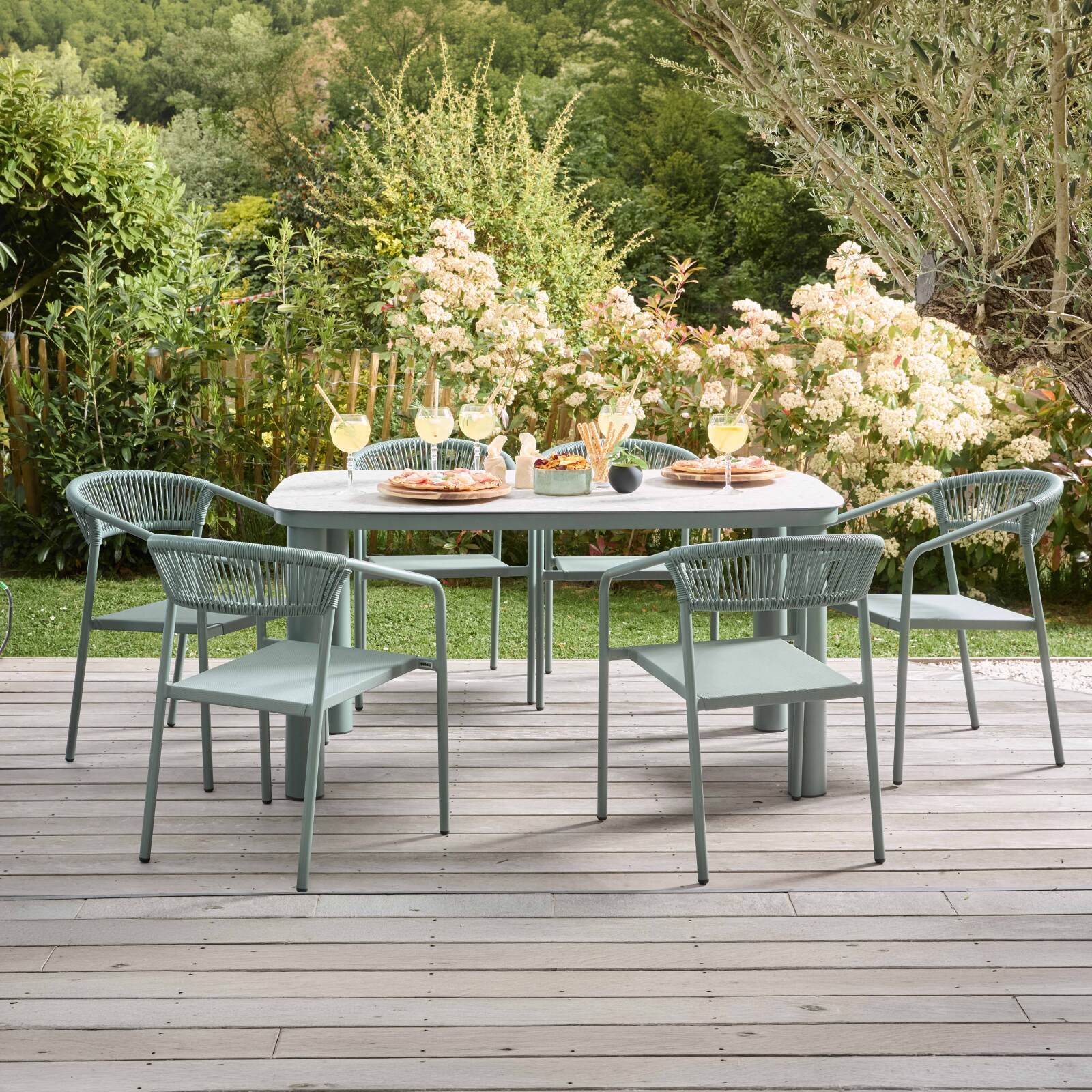 Chaise de jardin en aluminium et rotin synthétique avec accoudoirs
