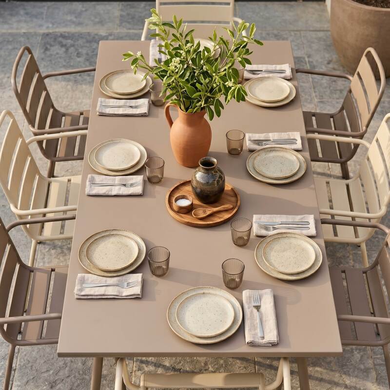 Table de jardin en métal 180x90 cm et 8 chaises dépareillés avec accoudoirs (2/7)
