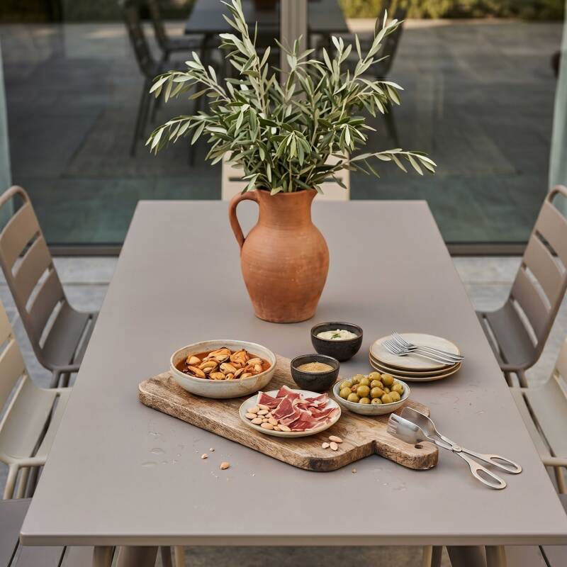 Table de jardin en métal 180x90 cm et 8 chaises dépareillées (2/7)