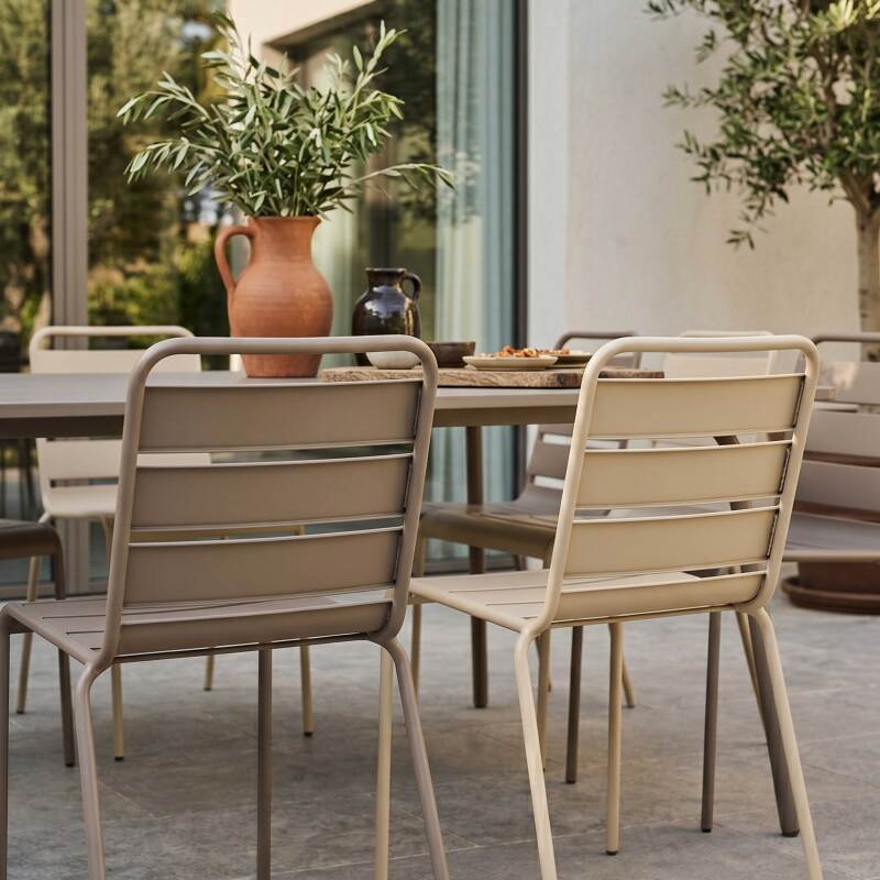 Table de jardin en métal 180x90 cm et 8 chaises dépareillées (3/7)