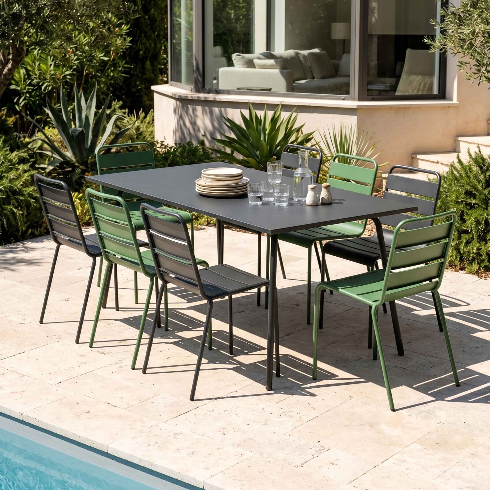 Table de jardin en métal 180x90 cm et 8 chaises dépareillées