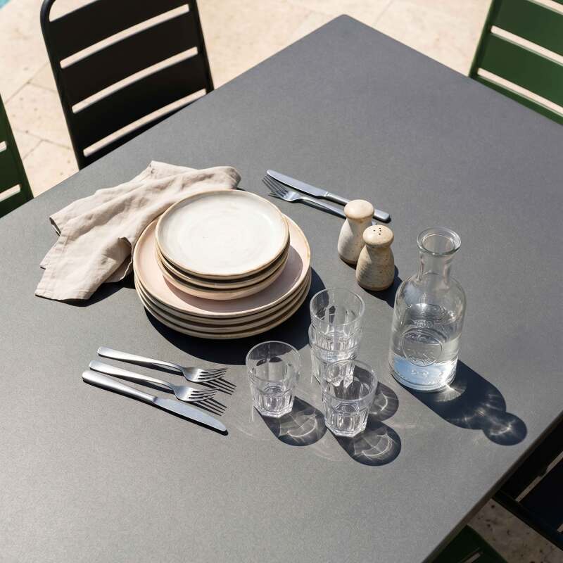Table de jardin en métal 180x90 cm et 8 chaises dépareillées (2/7)