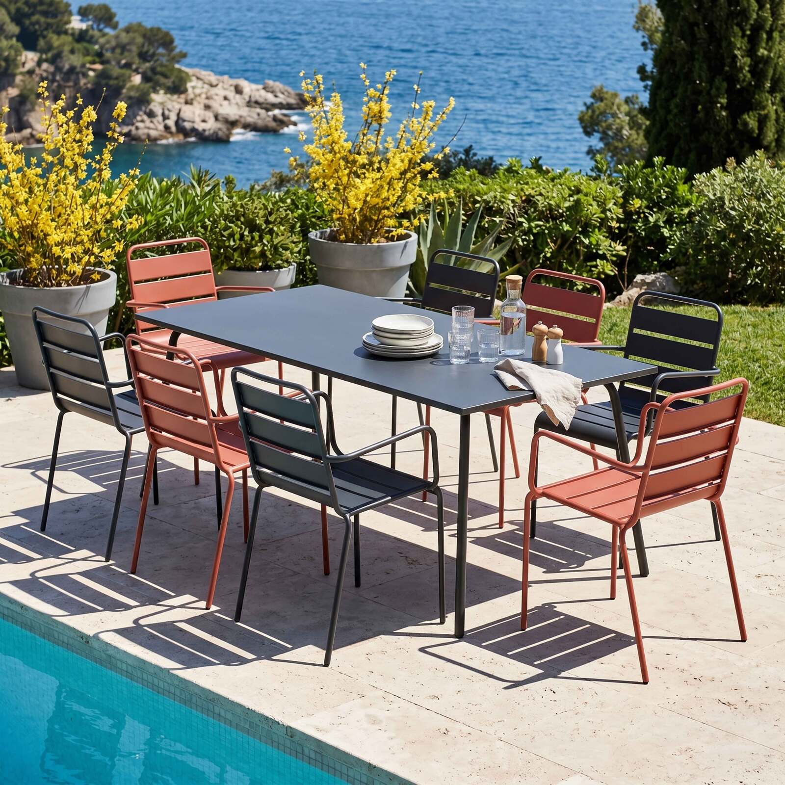 Table de jardin en métal 180x90 cm et 8 chaises dépareillés avec accoudoirs