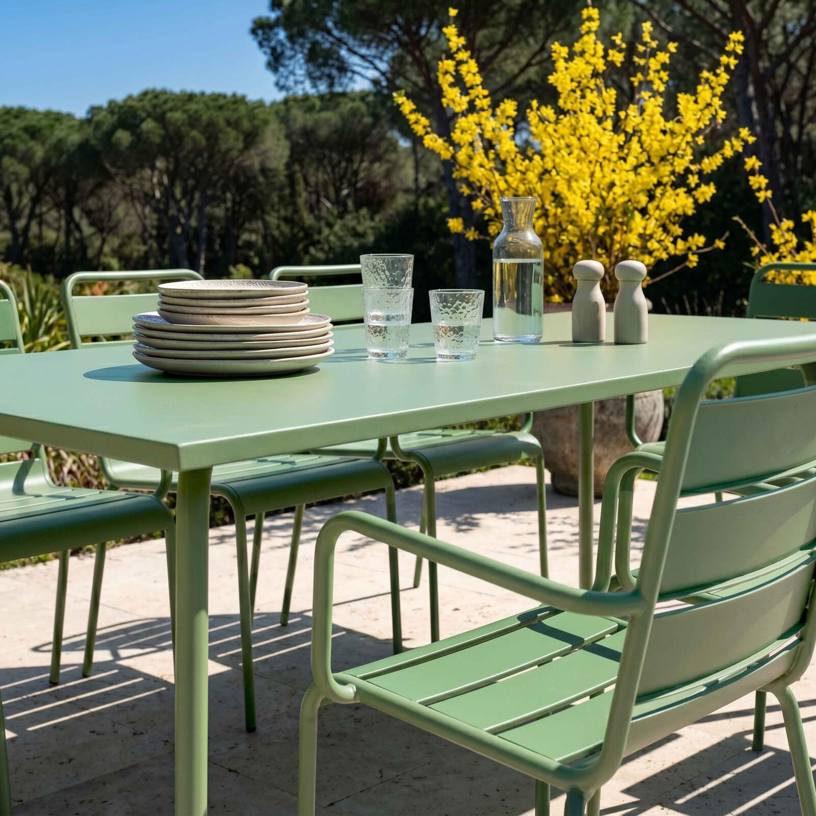 Table de jardin en métal 180x90 cm et 8 chaises avec accoudoirs