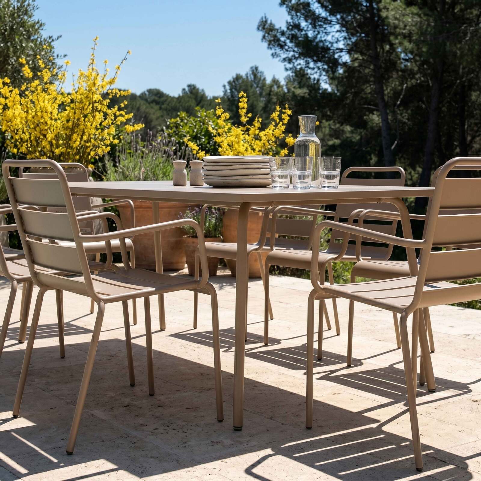 Table de jardin en métal 180x90 cm et 8 chaises avec accoudoirs
