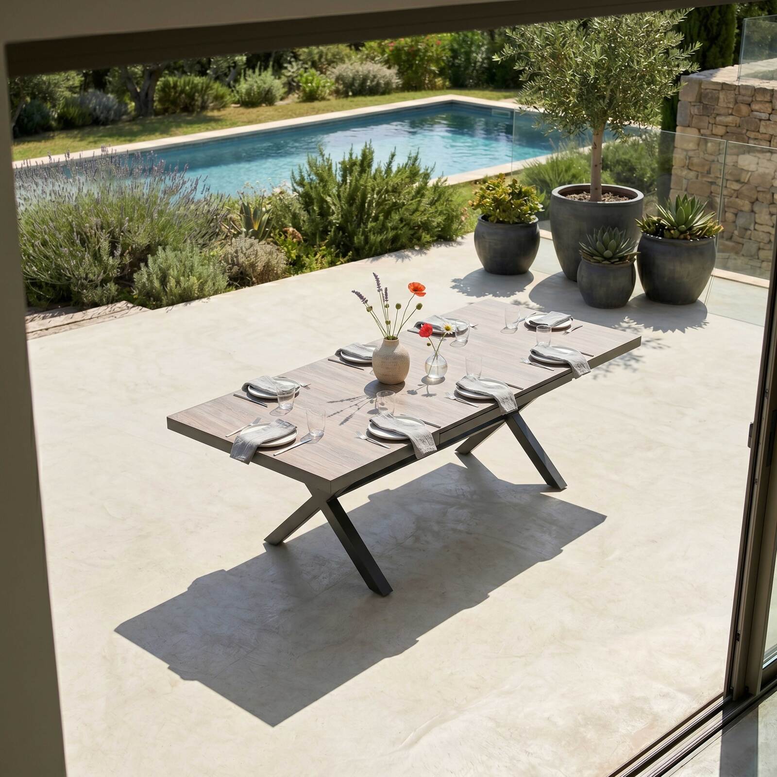 Table de jardin extensible en aluminium et céramique effet bois 200/260x100 cm et 10 chaises en textilène