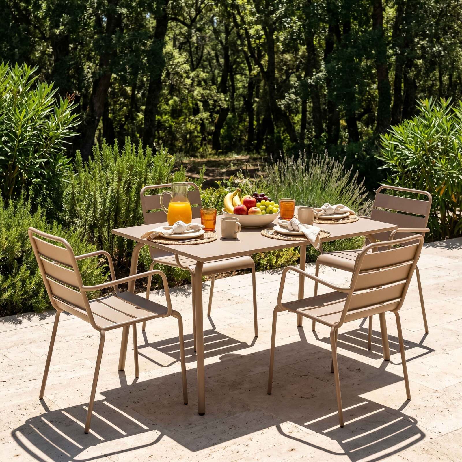 Table de jardin en métal 120x70 cm et 4 chaises avec accoudoirs