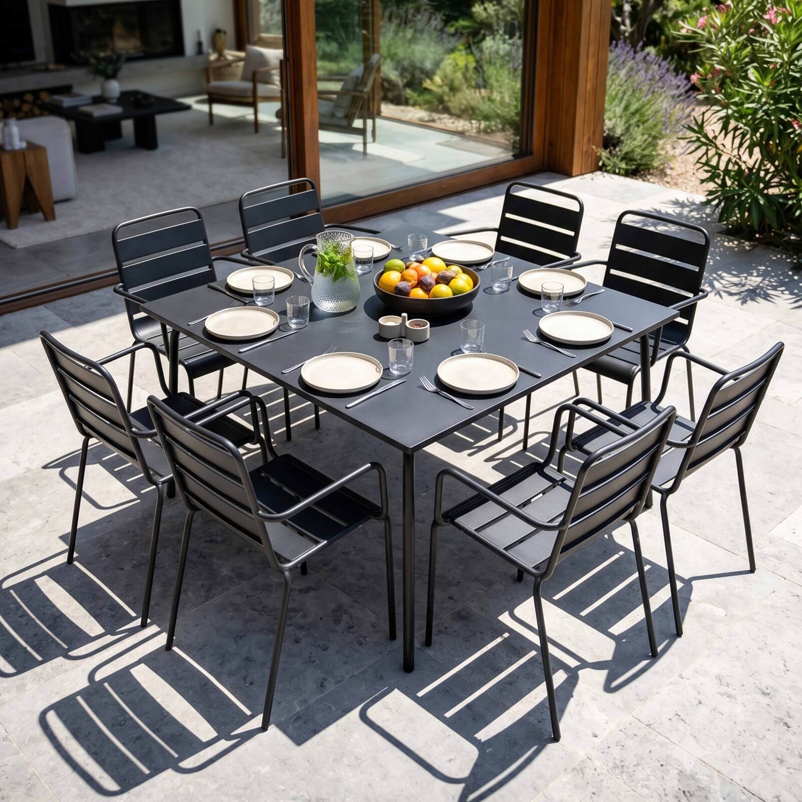 Table de jardin carrée en métal 120x120 cm et 8 chaises avec accoudoirs