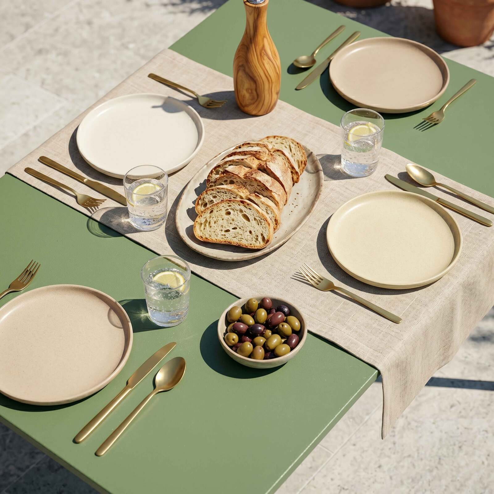 Table de jardin en métal 6 personnes 120x70 cm