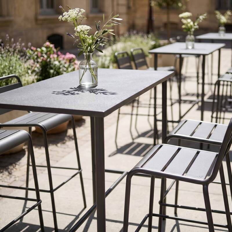 Table haute de jardin en métal 120x60 cm et 4 chaises hautes (6/7)