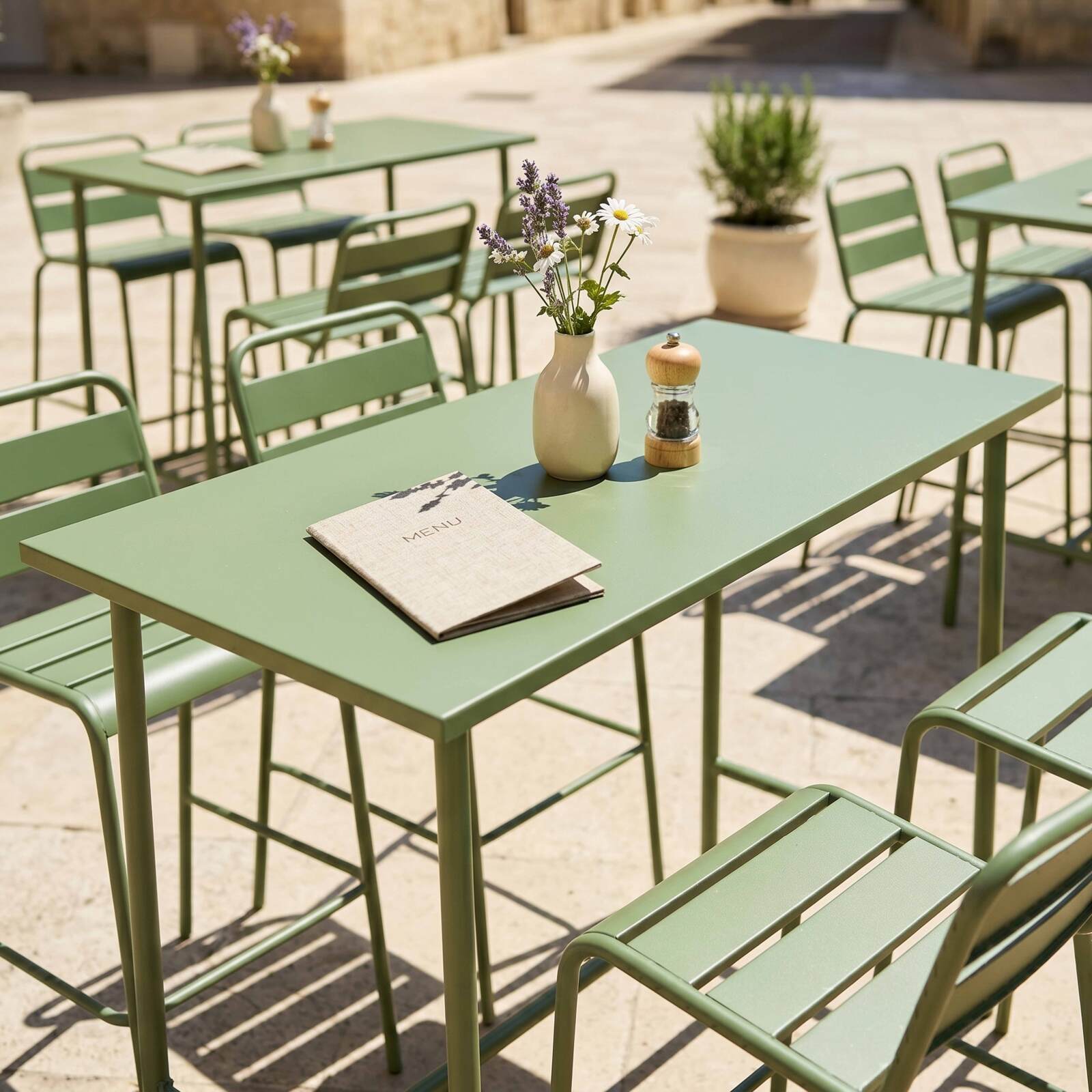 Table haute de jardin en métal 120x60 cm et 4 chaises hautes