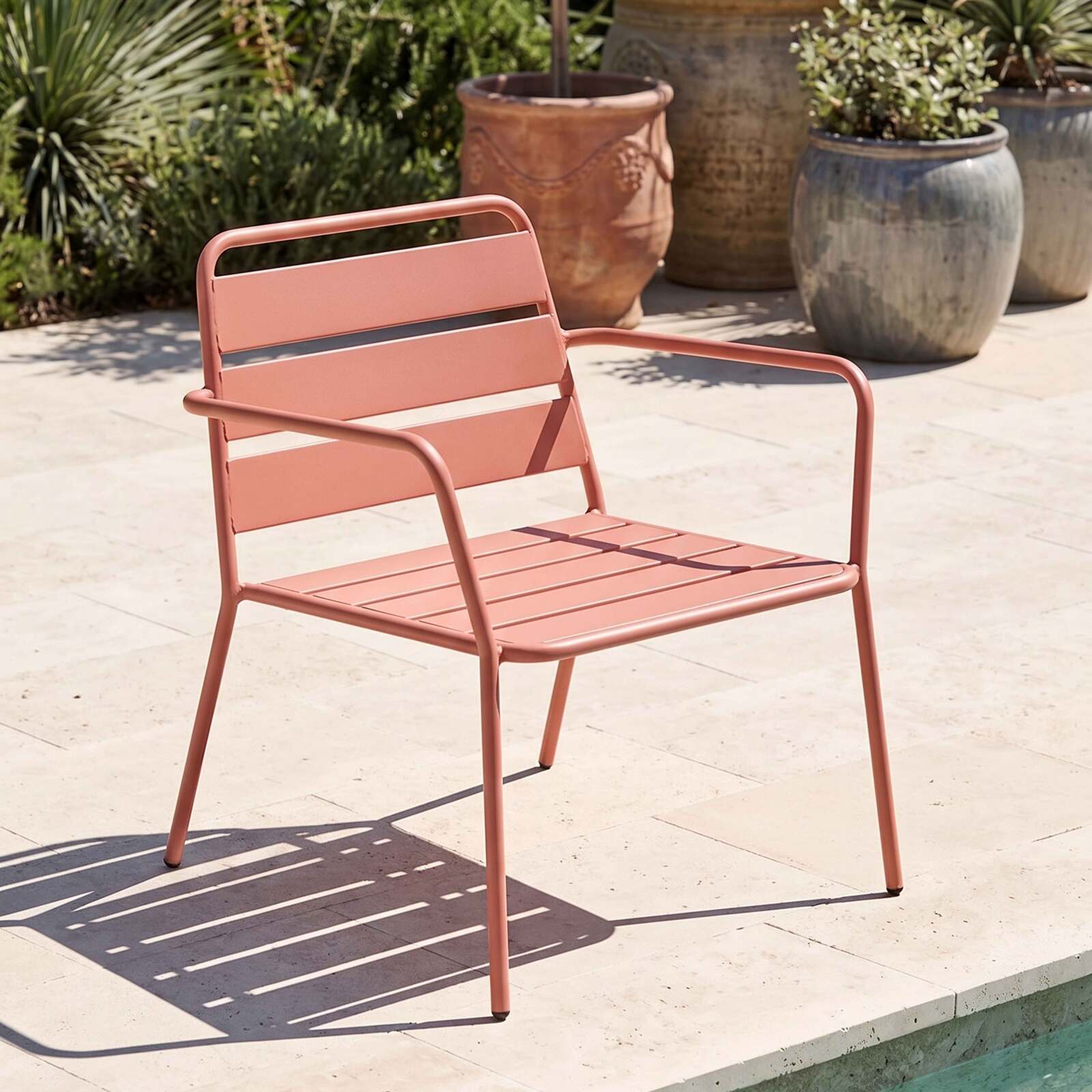 Fauteuil de jardin bas en métal