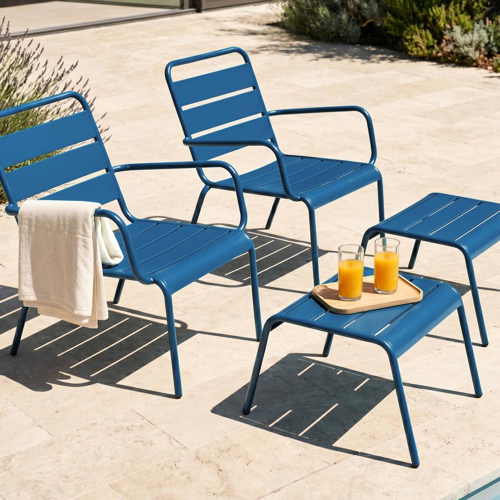 Fauteuils de jardin bas en métal et repose-pieds - Lot de 2