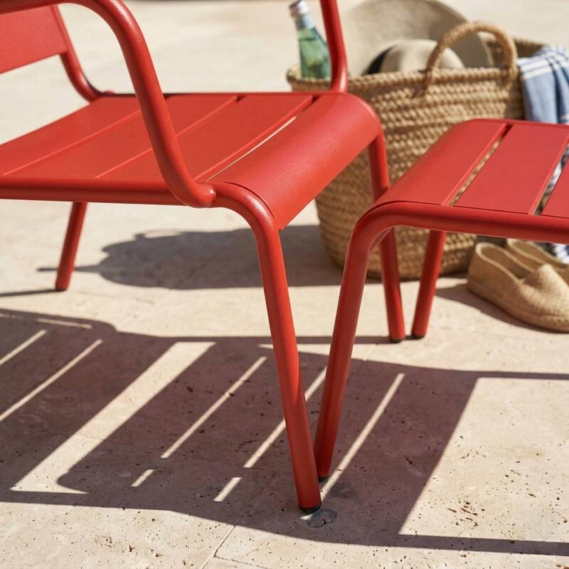 Fauteuil de jardin bas en métal et repose-pieds (3/7)