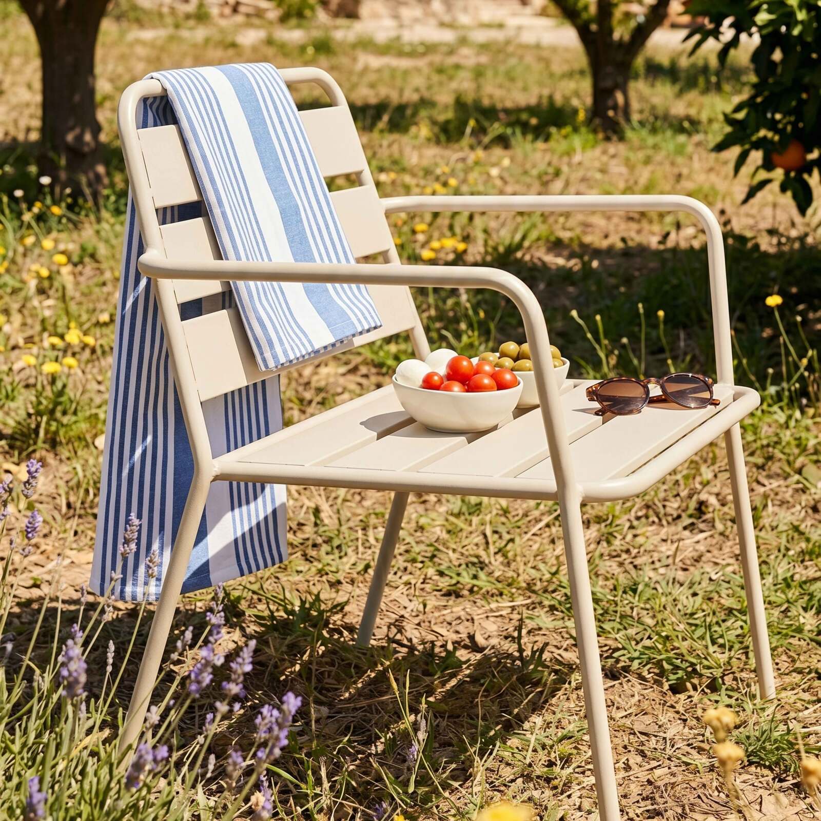 Salon de jardin en métal 4 places avec 2 fauteuils et 1 banc