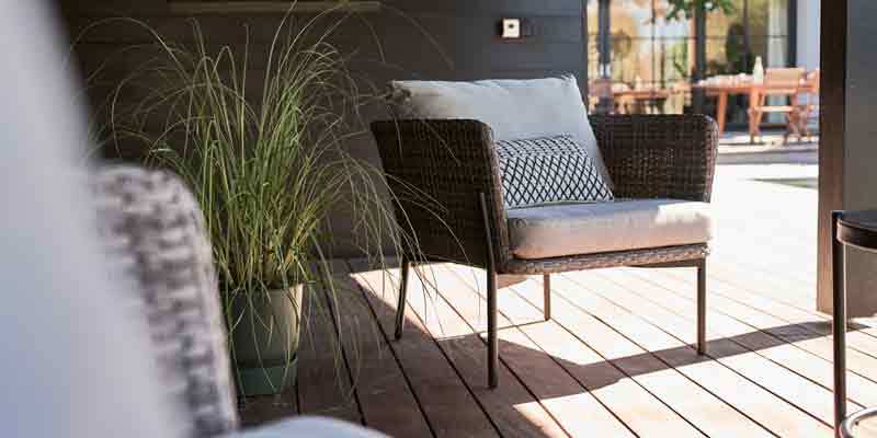Salon de jardin bas en résine tressée