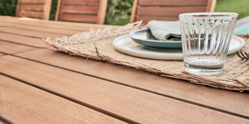Plateau de table de jardin en bois