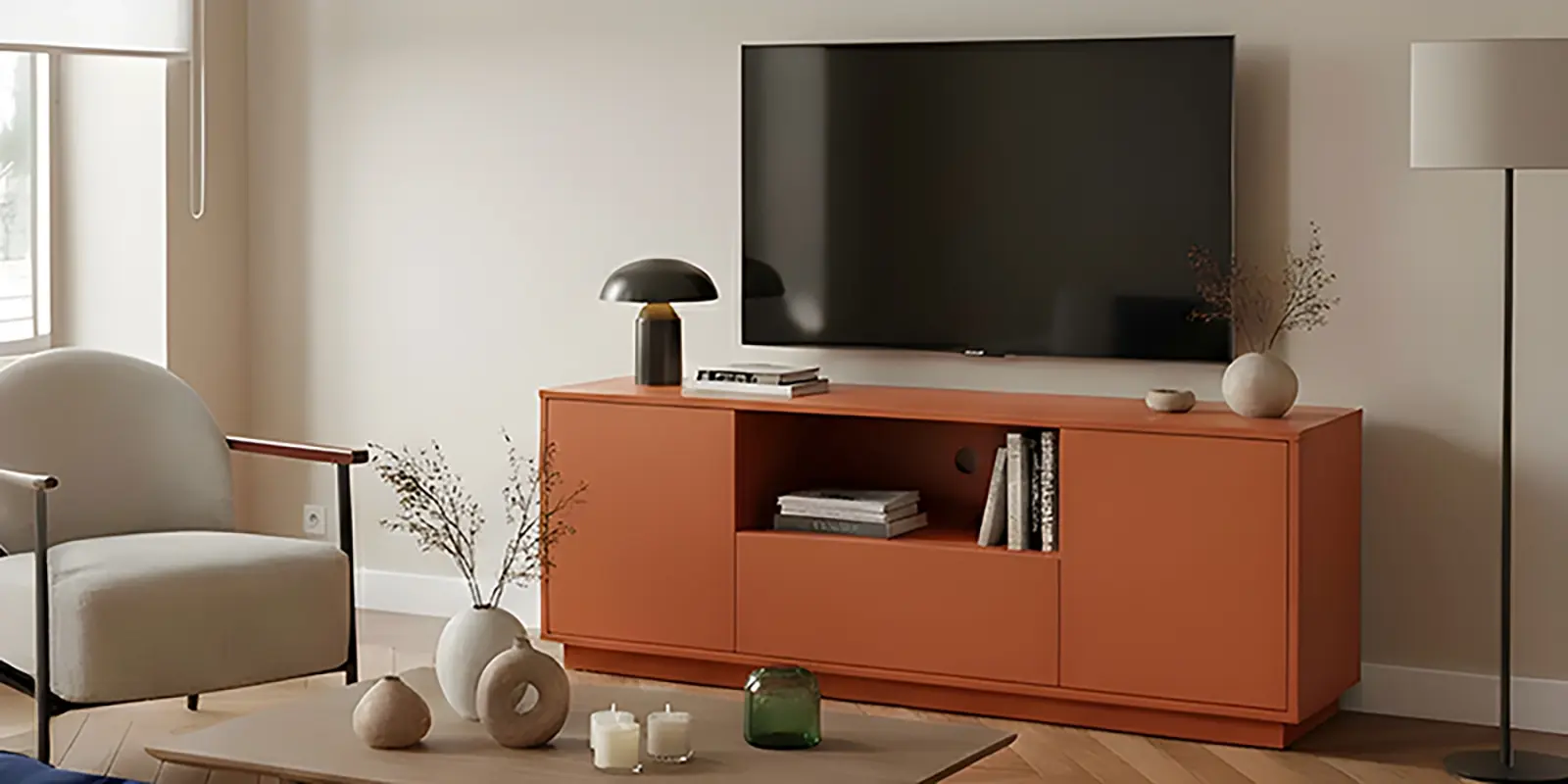 Salon complet avec fauteuil, table basse, tapis et meuble TV