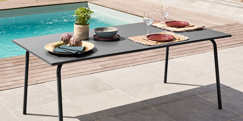 Table de jardin en métal