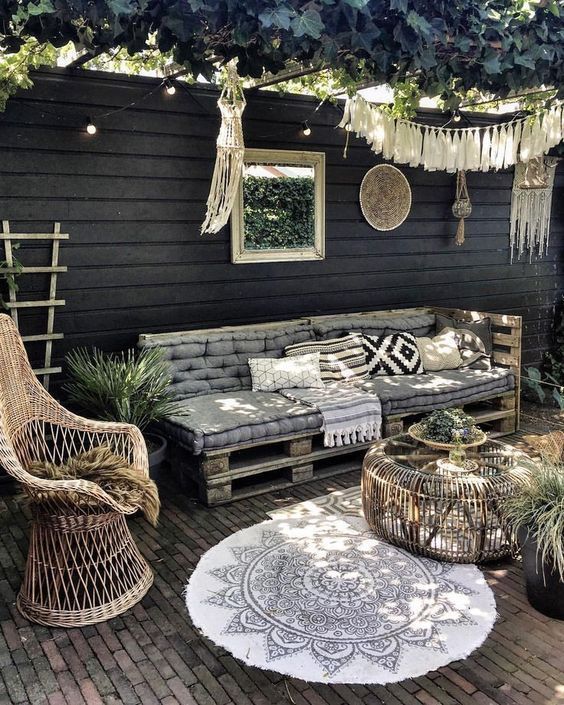 salon de jardin en palette avec coussins