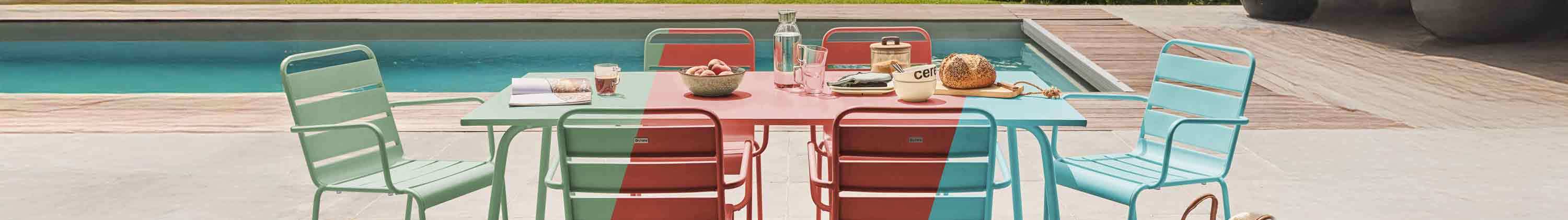 salon de jardin table et chaises rouge