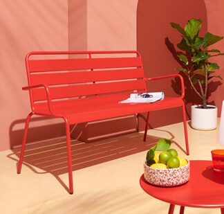 Salon de jardin :  le rouge nous inspire pour un extérieur coloré