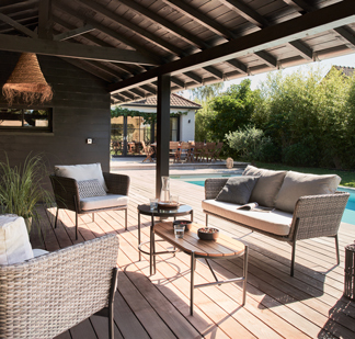 Quel salon de jardin peut rester dehors toute l'année ?