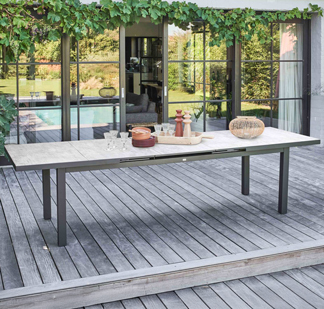 Comment bien choisir la taille de sa table de jardin ?